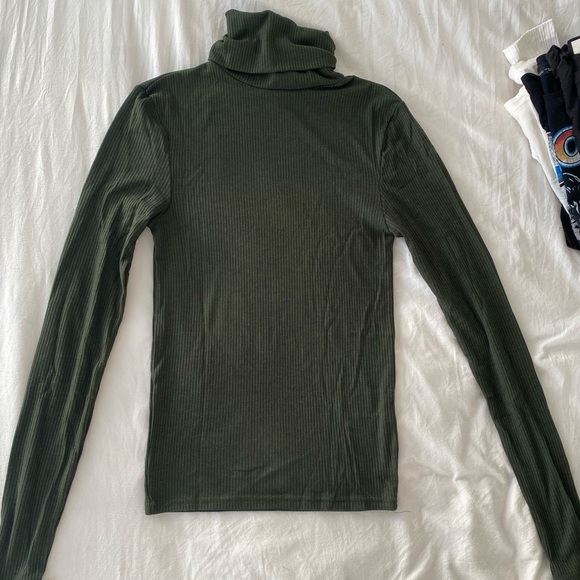 Green Knit Turtleneck - Picture 1 of 2